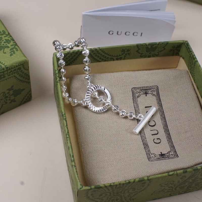 G*u*i bracelets